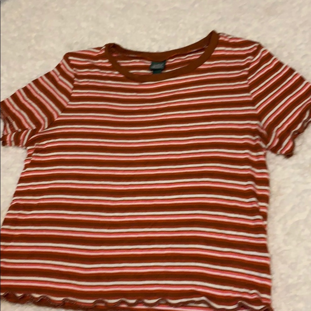 Striped, short sleeve crop top